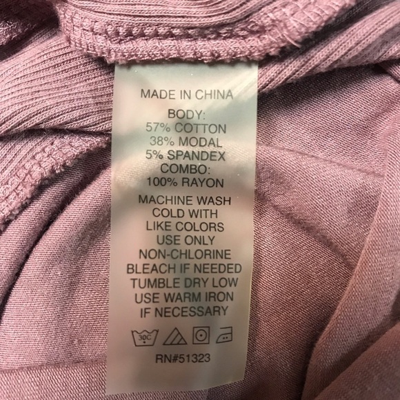 Two by Vince Camuto V-Neck Top Medium Pink Casual Long Sleeve - Picture 6 of 6